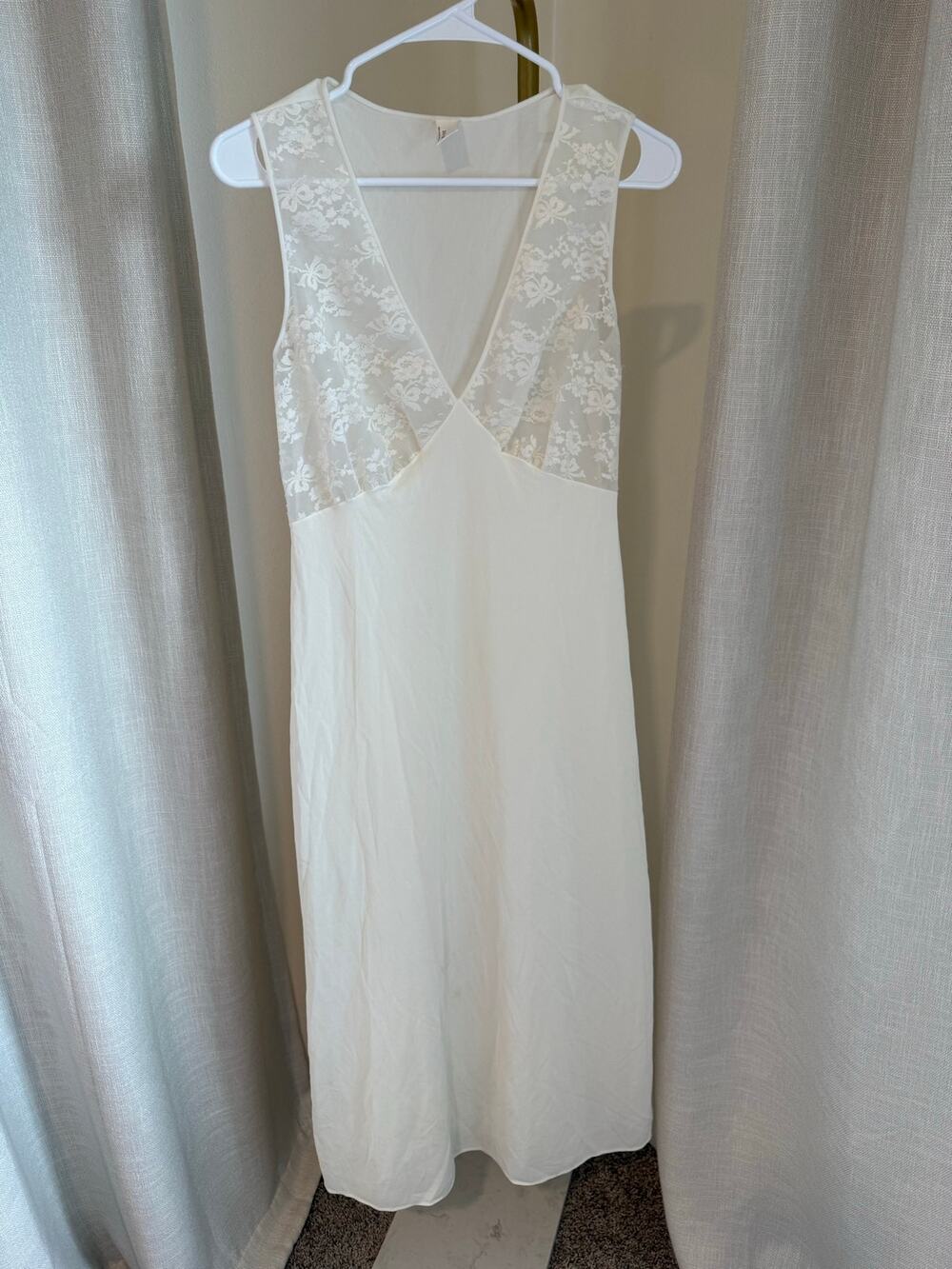 Slip Dress Medium White Floral Lace Lightweight Sleeveless V Neck Boho Fairy